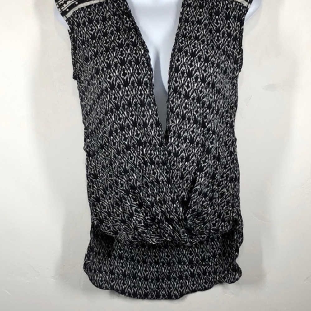 Max Studio black & white faux wrap blouses small